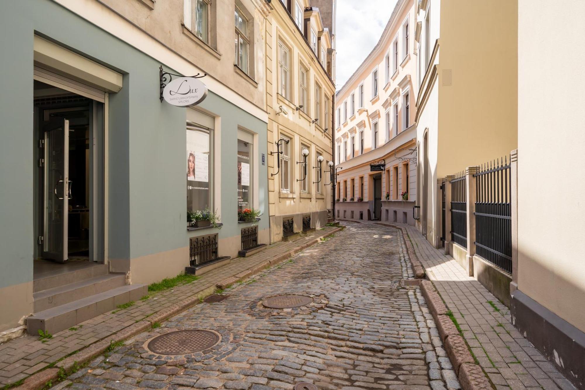 Stylish Old Town Apartment On Mucenieku Street Riga Luaran gambar